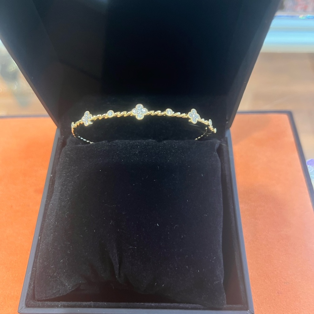 Made in Italy 18k Yellow Gold Twist Diamond Bangel